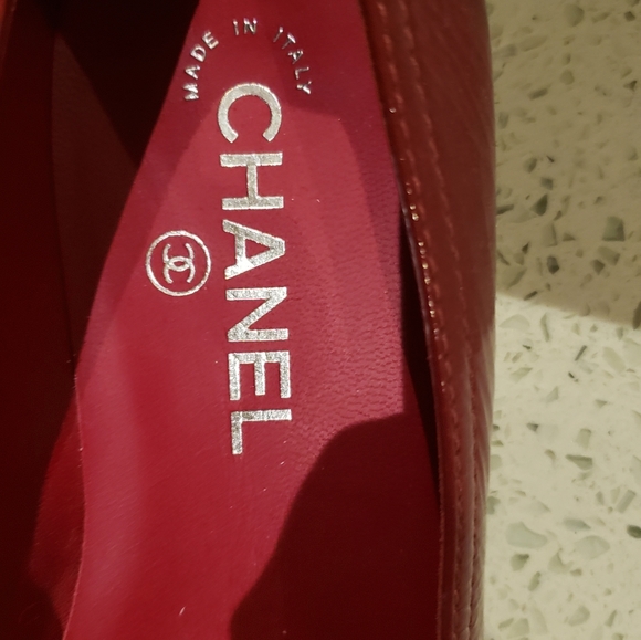 ***SOLD****100% Authentic BNIB Chanel Camillia Red Flats - Picture 3 of 8